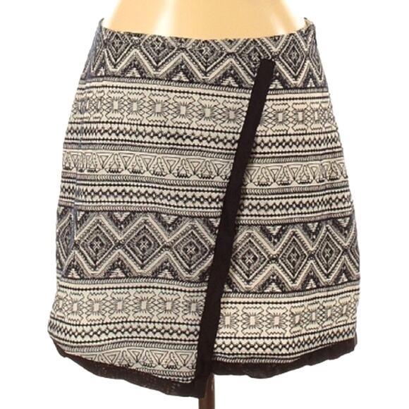 NWT Mona B. Embroidered Asymmetrical Hem  Abstract Mini Skirt Size Medium - Picture 1 of 12